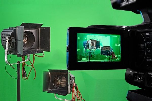 Tontechnik für Eventtechnik in München: Mischpult und Studiomonitore im Regieplatz